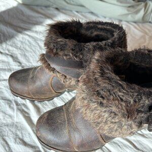 Vintage Sorel Leather Boots with Fur Trim  Size 8.5